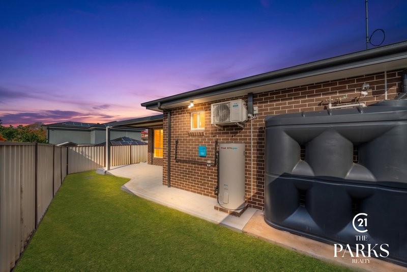 Photo - 4a Moffitt Crescent, Edensor Park NSW 2176 - Image 7