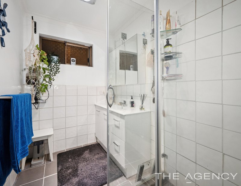 Photo - 4B Anglesey Drive, Kardinya WA 6163 - Image 22