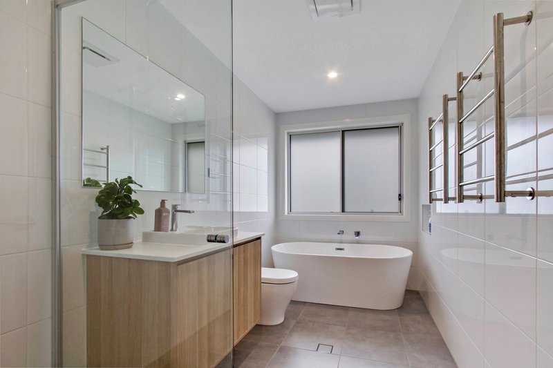 Photo - 4B Cottrell Place, Baulkham Hills NSW 2153 - Image 6