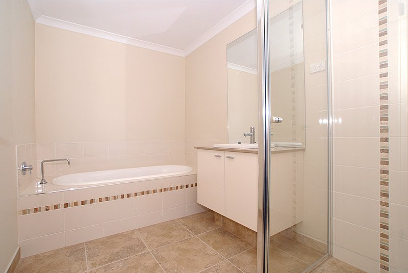 Photo - 4B Hawk Street, Doncaster East VIC 3109 - Image 6