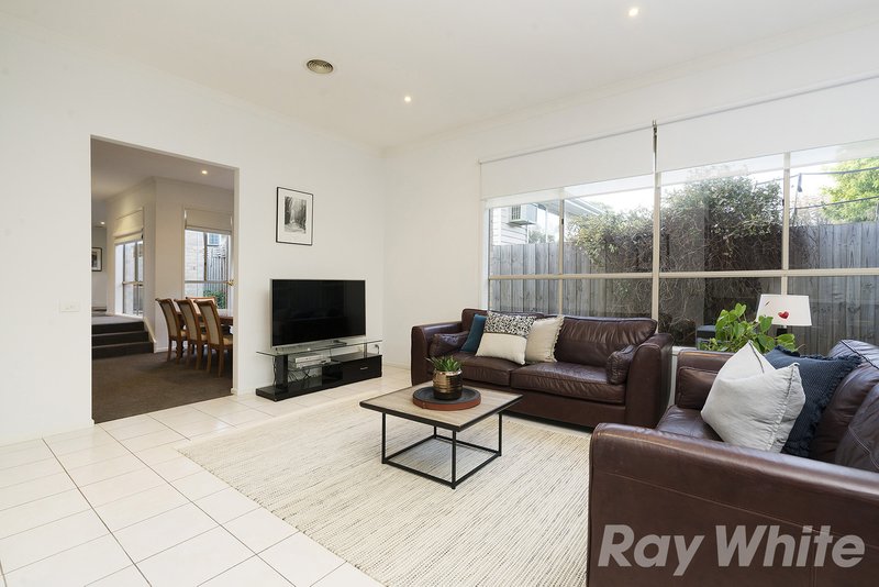 Photo - 4B Mena Avenue, Cheltenham VIC 3192 - Image 3