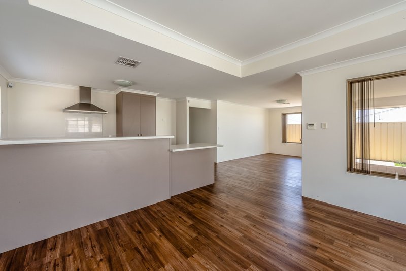 Photo - 4B Niobe St , Wandina WA 6530 - Image 3