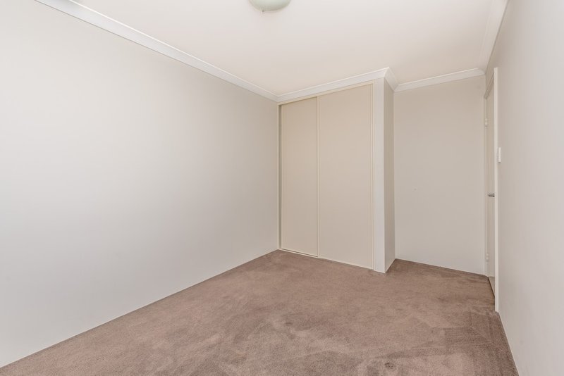 Photo - 4B Niobe St , Wandina WA 6530 - Image 7