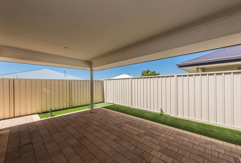 Photo - 4B Niobe St , Wandina WA 6530 - Image 12