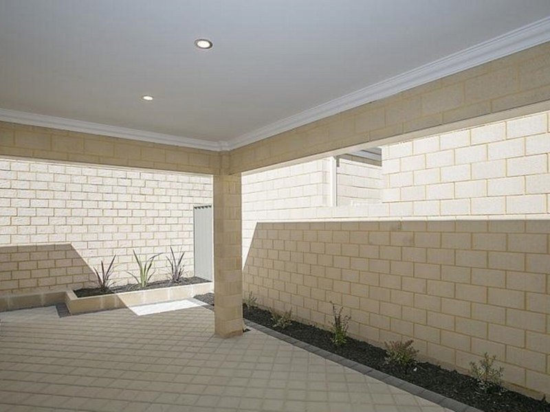 Photo - 4B Quadea Rd , Nollamara WA 6061 - Image 18