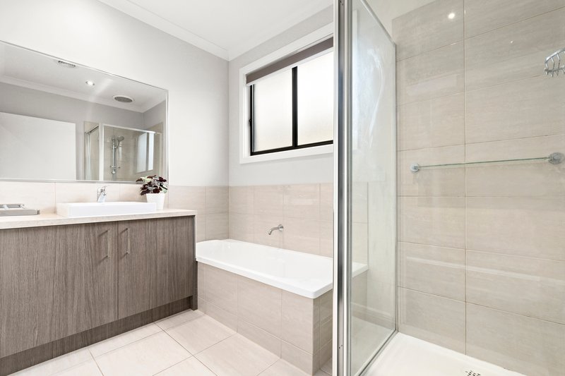 Photo - 4B Rowson Grove, Clarinda VIC 3169 - Image 6