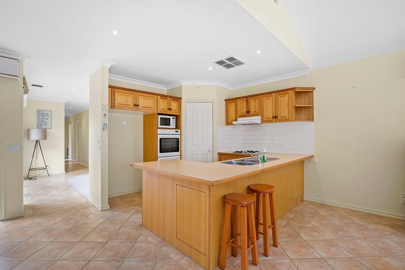 Photo - 4B Shipston Road, Cheltenham VIC 3192 - Image 3