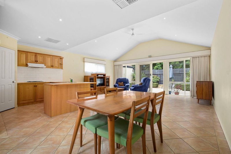 Photo - 4B Shipston Road, Cheltenham VIC 3192 - Image 6