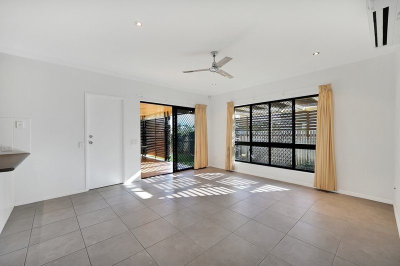 Photo - 4b Spring Street, Hermit Park QLD 4812 - Image 8