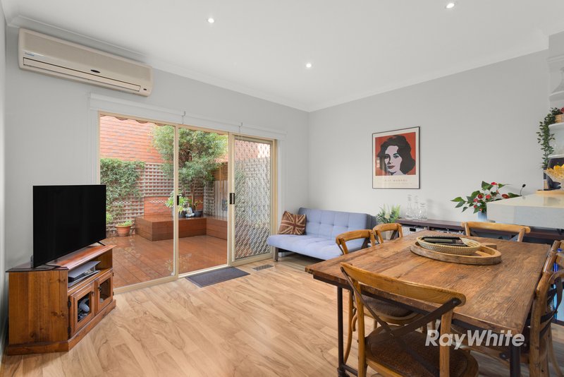 Photo - 4b Swindon Road, Hughesdale VIC 3166 - Image 4