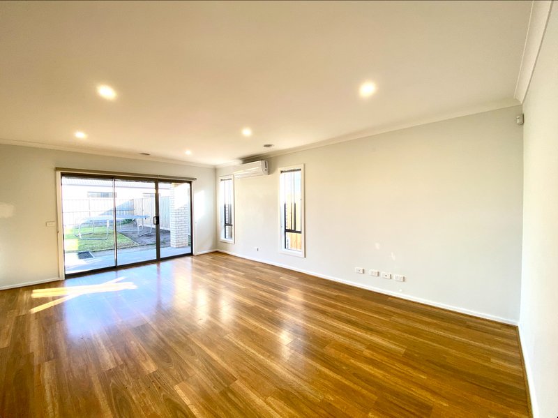 Photo - 4B2B Fresco Way, Tarneit VIC 3029 - Image 2