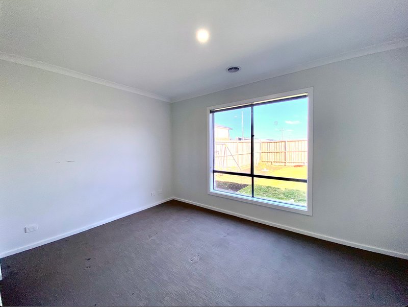 Photo - 4B2B Fresco Way, Tarneit VIC 3029 - Image 5