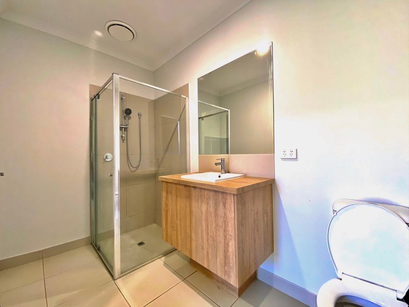 Photo - 4B2B Fresco Way, Tarneit VIC 3029 - Image 7