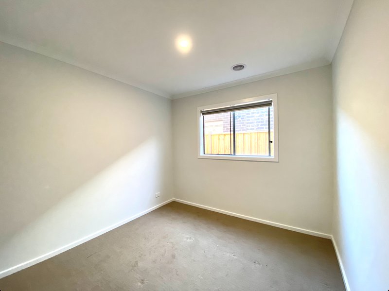 Photo - 4B2B Fresco Way, Tarneit VIC 3029 - Image 8