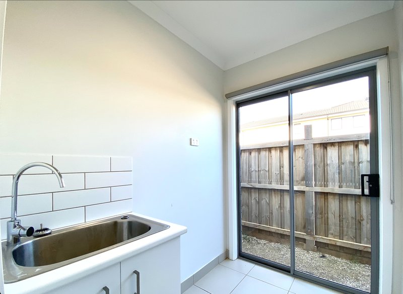 Photo - 4B2B Fresco Way, Tarneit VIC 3029 - Image 10