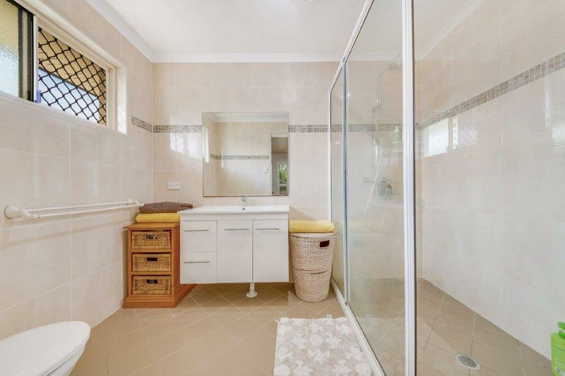 Photo - 4c Golf View Drive, Boyne Island QLD 4680 - Image 8