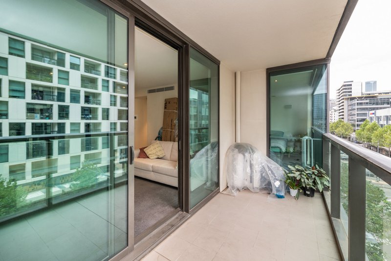 Photo - 4D/8 Waterside Place, Docklands VIC 3008 - Image 8