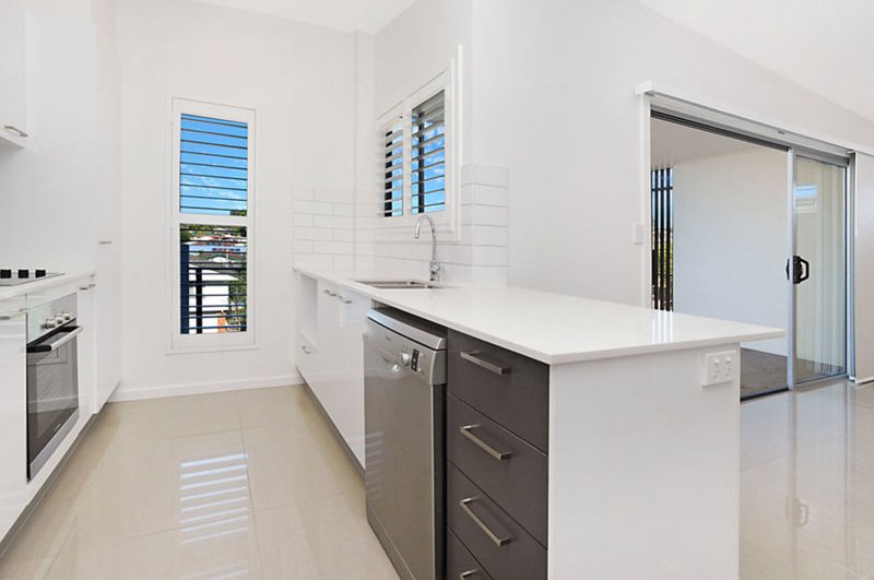 Photo - 5 / 19 Pickwick Street, Cannon Hill QLD 4170 - Image 3