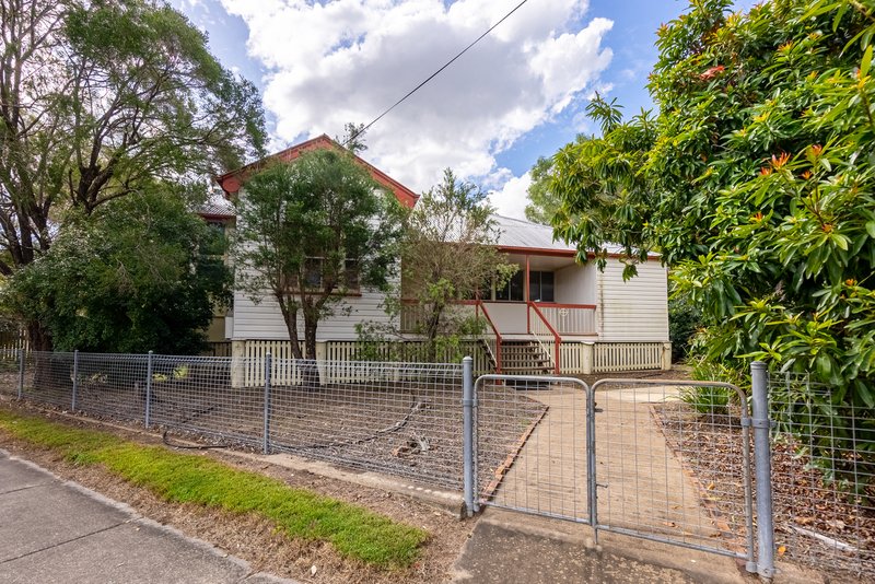 Photo - 5 & 5B Ferrett Street, Sadliers Crossing QLD 4305 - Image 3