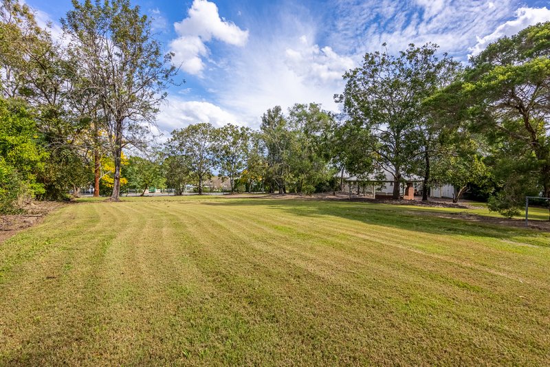 Photo - 5 & 5B Ferrett Street, Sadliers Crossing QLD 4305 - Image 4