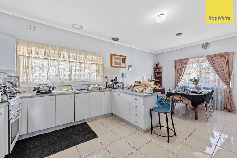 Photo - 5-7 Alexina Street, St Albans VIC 3021 - Image 6