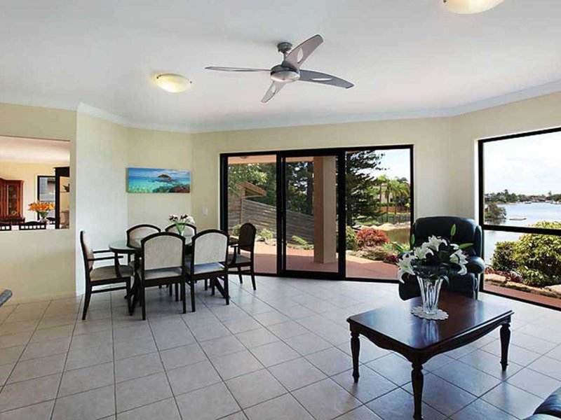 Photo - 5 Aberdeen Ave , Benowa QLD 4217 - Image 6