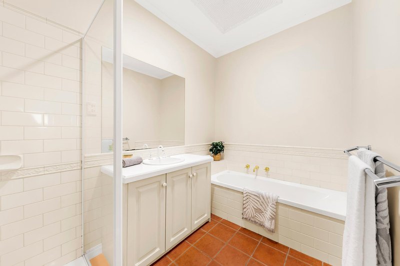 Photo - 5 Abrahams Court, Burwood VIC 3125 - Image 6