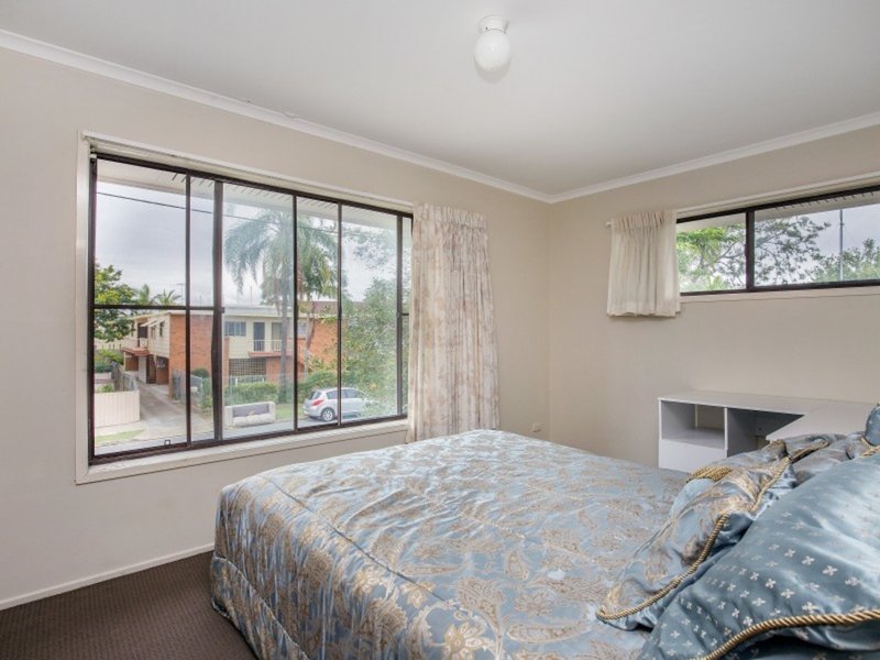 Photo - 5 Adori Street, Surfers Paradise QLD 4217 - Image 11