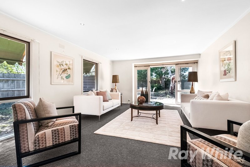 Photo - 5 Agnes Court, Glen Waverley VIC 3150 - Image 2