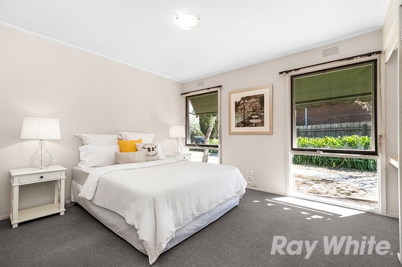 Photo - 5 Agnes Court, Glen Waverley VIC 3150 - Image 5