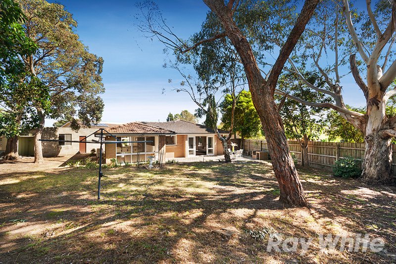 Photo - 5 Agnes Court, Glen Waverley VIC 3150 - Image 9