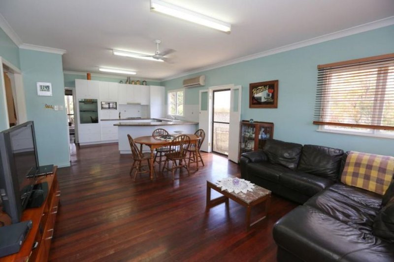 Photo - 5 Ailsa Street, West Gladstone QLD 4680 - Image 6