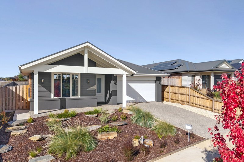 Photo - 5 Amber Rise, Kyneton VIC 3444 - Image 1