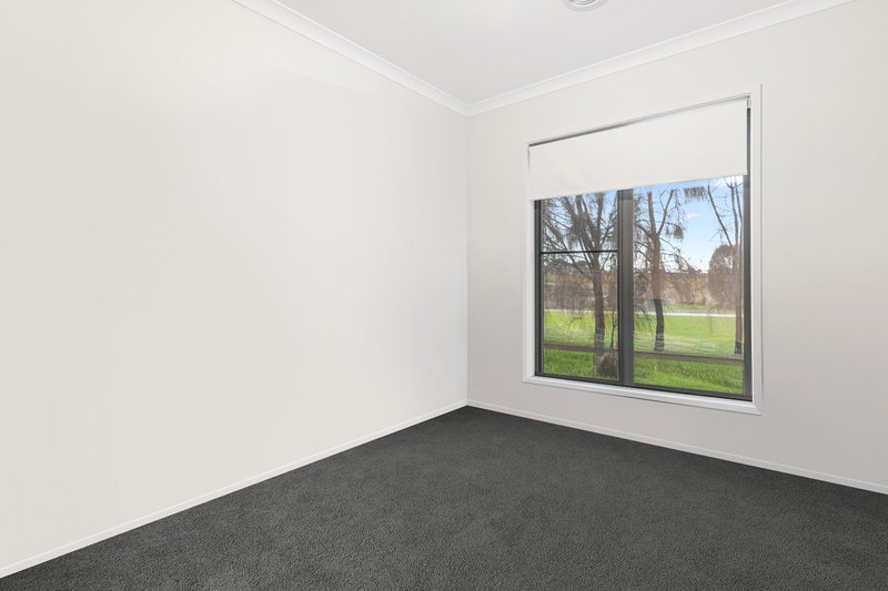 Photo - 5 Amberfish Walk, Tarneit VIC 3029 - Image 8