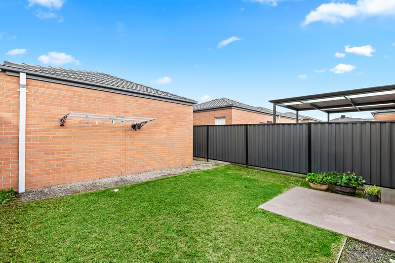 Photo - 5 Amberfish Walk, Tarneit VIC 3029 - Image 11