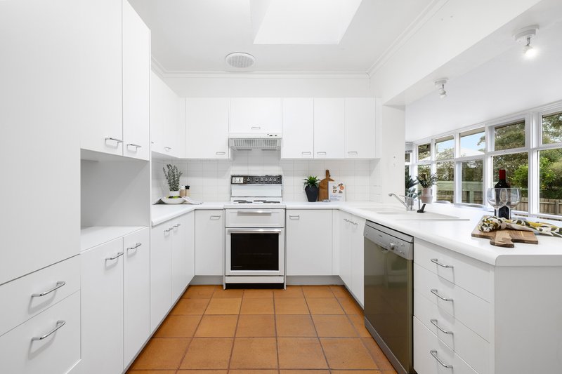 Photo - 5 Amboina Avenue, Mitcham VIC 3132 - Image 3