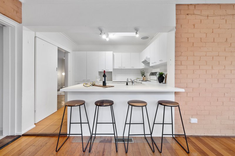 Photo - 5 Amboina Avenue, Mitcham VIC 3132 - Image 4