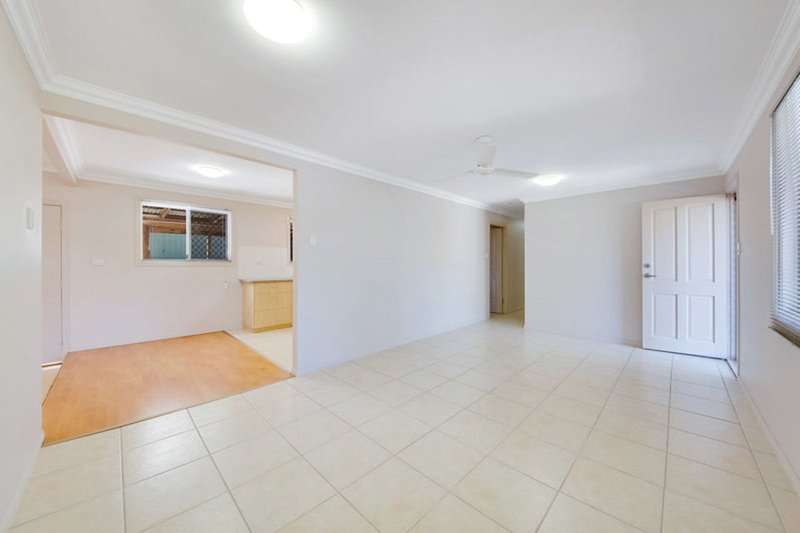 Photo - 5 Anderson Street, Clinton QLD 4680 - Image 6