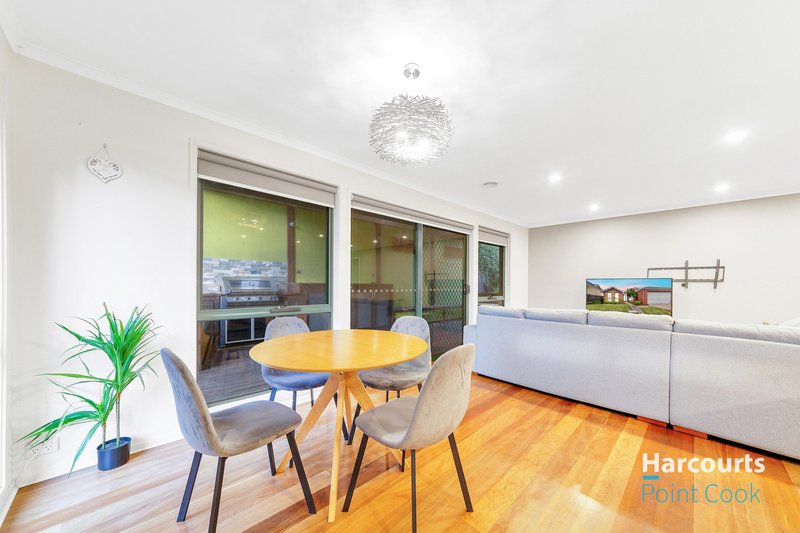 Photo - 5 Andrew Chirnside Avenue, Seabrook VIC 3028 - Image 12