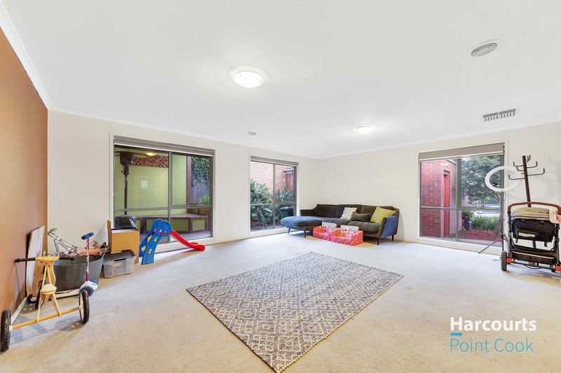 Photo - 5 Andrew Chirnside Avenue, Seabrook VIC 3028 - Image 14