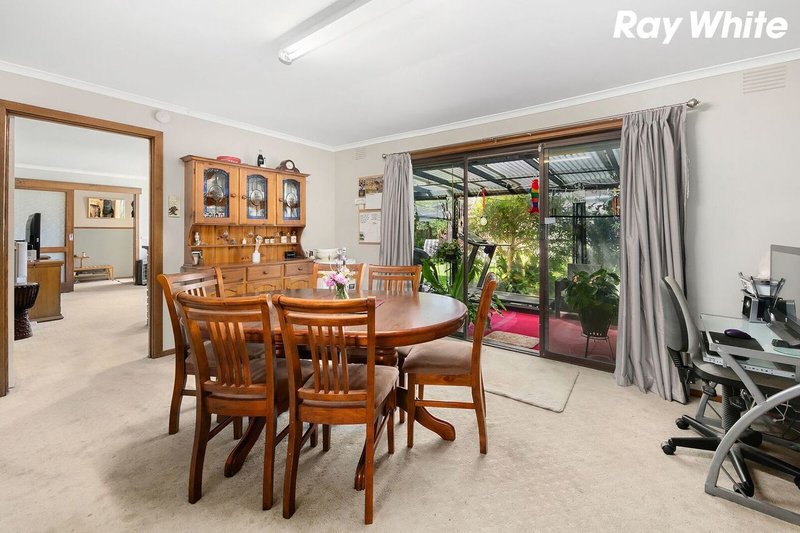 Photo - 5 Ann Crescent, Pakenham VIC 3810 - Image 3