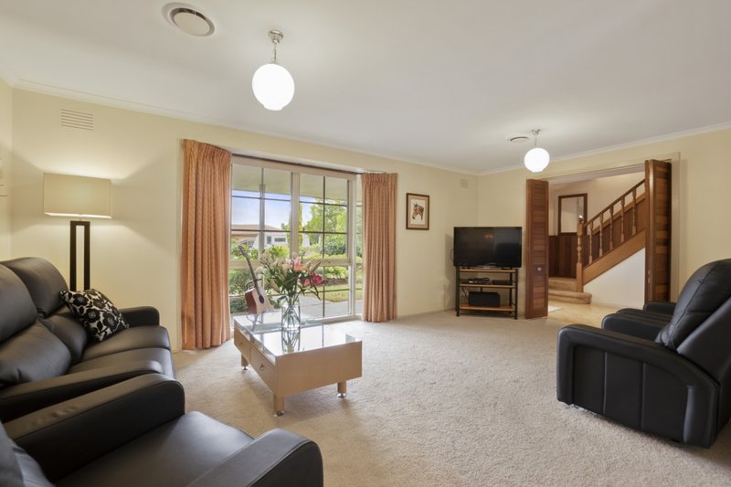 Photo - 5 Anton Close, Werribee VIC 3030 - Image 2