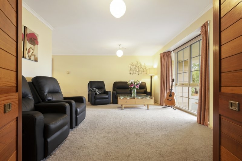 Photo - 5 Anton Close, Werribee VIC 3030 - Image 4