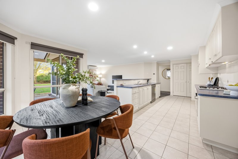 Photo - 5 Argyle Crescent, Alfredton VIC 3350 - Image 9