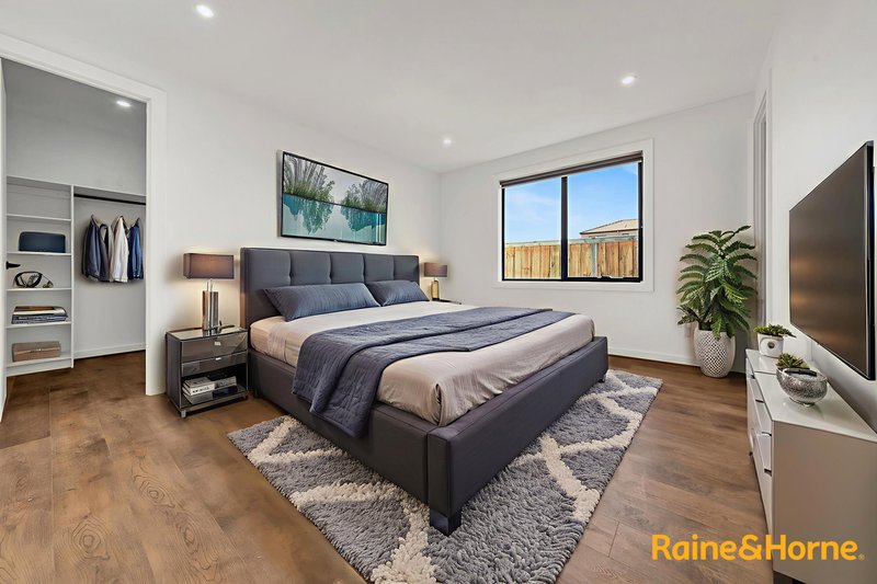 Photo - 5 Arkbar Avenue, Deanside VIC 3336 - Image 3