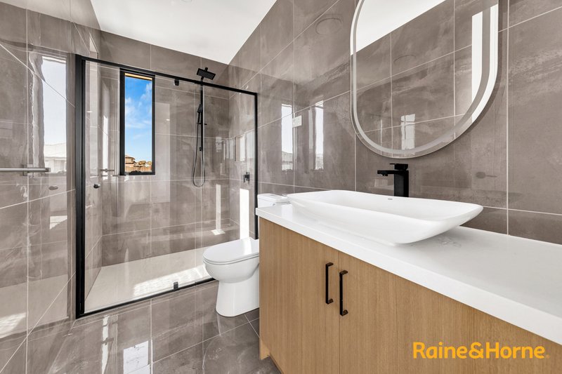 Photo - 5 Arkbar Avenue, Deanside VIC 3336 - Image 4