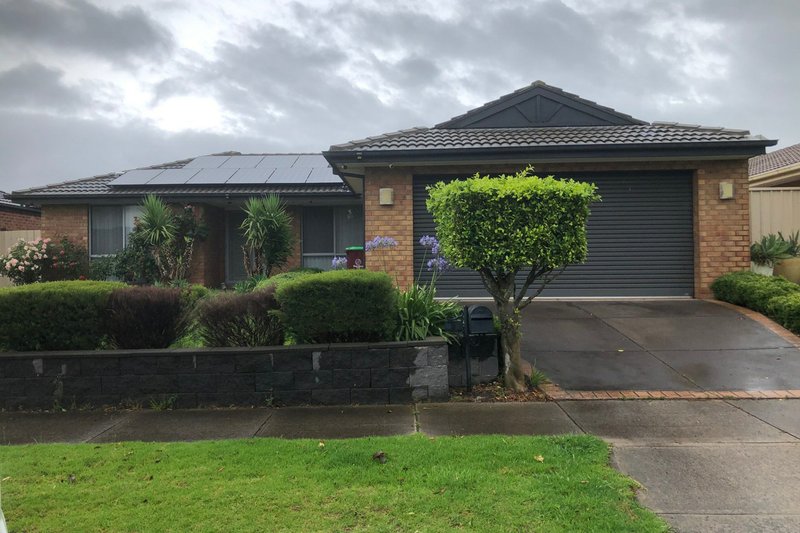 5 Armoy Close, Cranbourne East VIC 3977