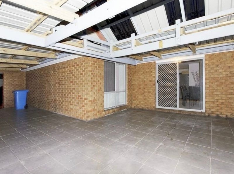 Photo - 5 Armoy Close, Cranbourne East VIC 3977 - Image 2