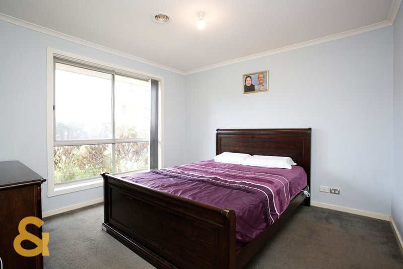 Photo - 5 Armstrong Court, Roxburgh Park VIC 3064 - Image 5