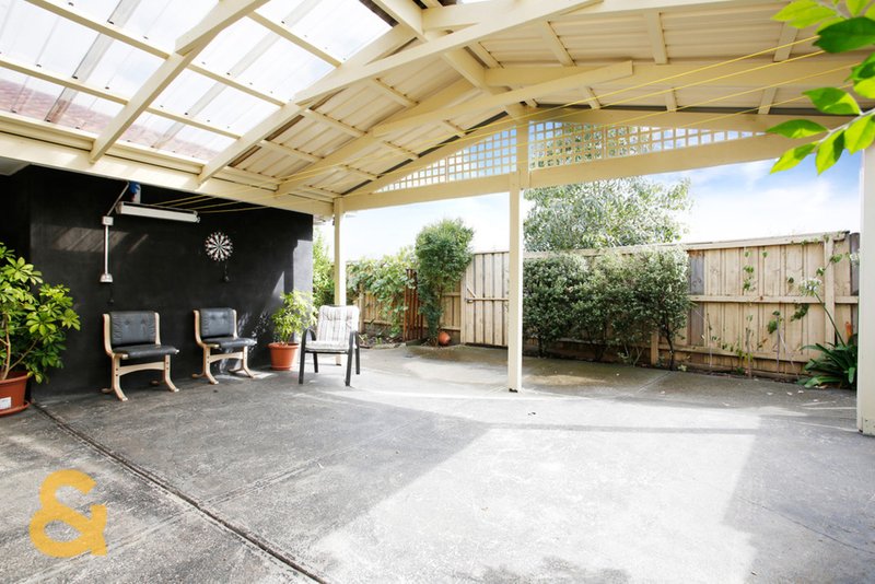 Photo - 5 Armstrong Court, Roxburgh Park VIC 3064 - Image 9